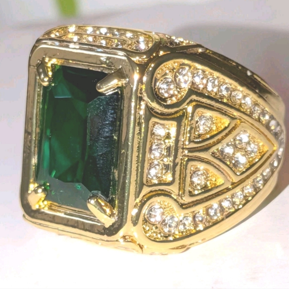 Elegant Green and Gold mens Ring Sz 13